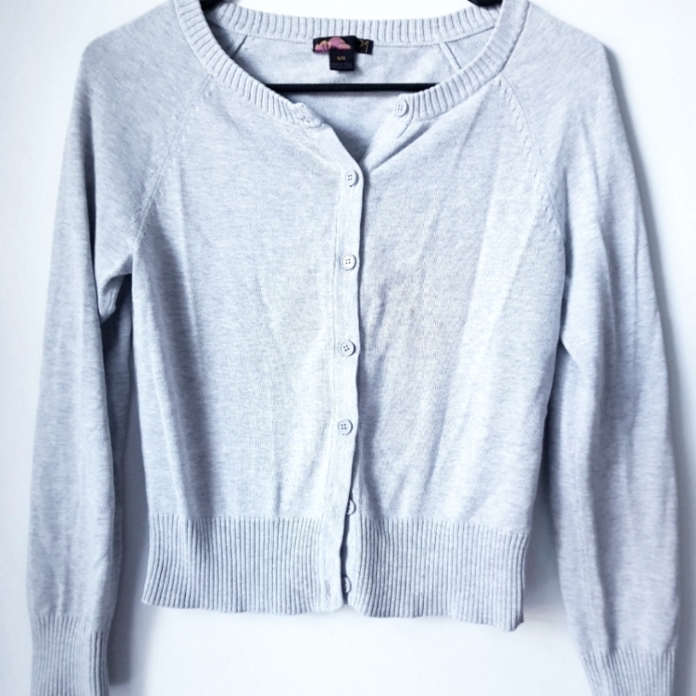 NWOT Forever 21 Grey Button Long Sleeve Knit Cardigan Cropped Crewneck Sweater
